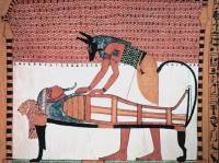 Bild von Anubis aus dem Totenbuch bei der Balsamierung eines Königs © public domain